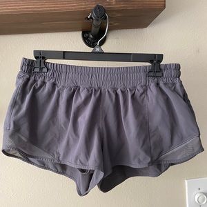Lululemon hotty hot short II 2.5” gray sz 10